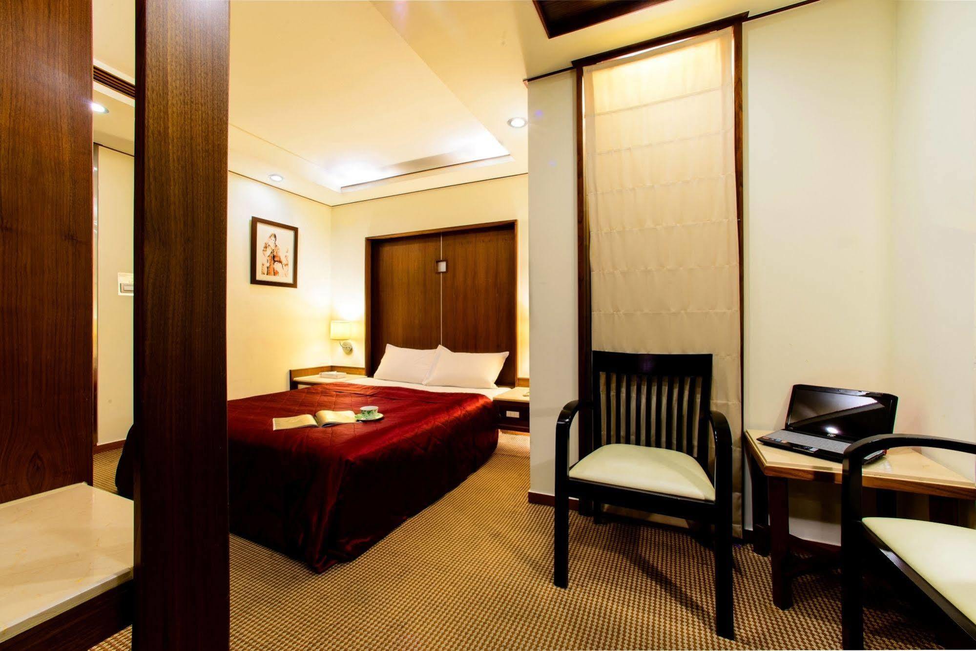 Kao Yuan Hotel - Zhong Shan Taizhong Zewnętrze zdjęcie